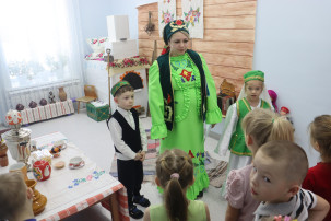 Дошколята посетили мини-музей "Татарская изба" Дошколята посетили мини-музей "Татарская изба".